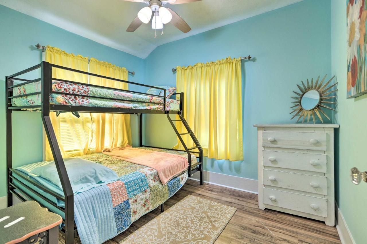 Beachside Getaway - Walk To Gulf, Pier And Casino! Villa Gulfport Esterno foto
