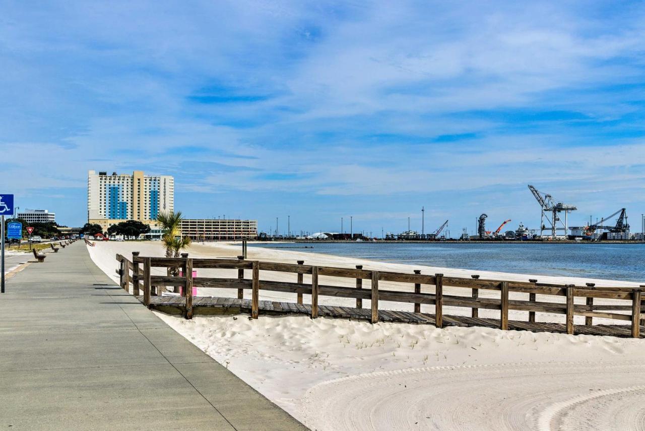 Beachside Getaway - Walk To Gulf, Pier And Casino! Villa Gulfport Esterno foto